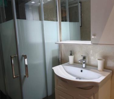 Dafni-Ymittos Apartment | Bonas House