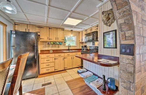 Russell Cabin | Book 3 nights, get the 4th night Free!nThe Hot Tub lounge is now open.