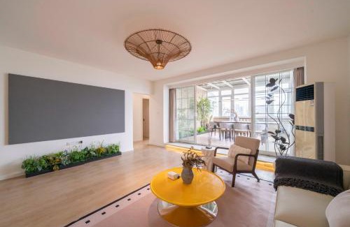 Huangpu Apartment | Book and Bed-Lujiabang