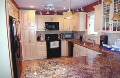 South Beach Haven House | BOOKING SPRING AND SUMMER 2024 AND BEYOND! BEAUTIFUL HOME!