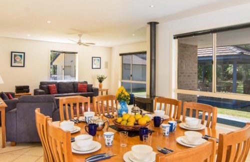Boomerang Beach House | Boomerang Hideaway - at Tranquil acreage