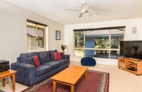 Boomerang Beach House | Boomerang Hideaway - at Tranquil acreage