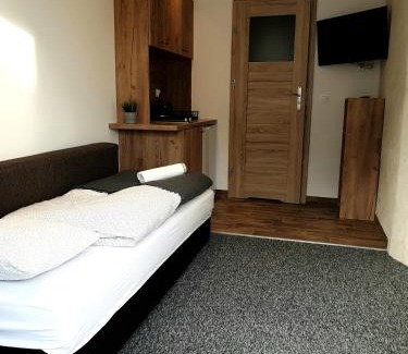 Psie Pole Hotel | BoomerangHouse