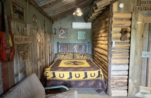 Voca Cabin | Boot Scootin' Boogie | Fun & Unique Cabin Close to Castell