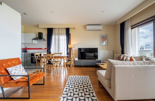 Galata Apartment | Bosphorus View with 3 Large Bedrooms with WiFi, AC, Elevator