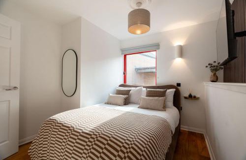 North West House | Botanic House - 3BR Home - Private Parking