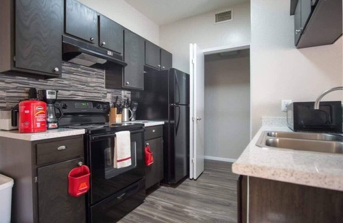 Irving Apartment | Boulevard Stays Peaceful 1BR King Suite Pool, Gym & Parking 04