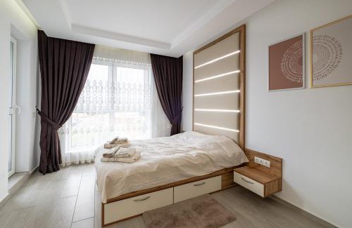 Odesos Apartment | Boutique 1 bedroom apartment with Private Parking and Port View