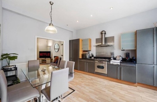 Harrogate House | Boutique 3 Bedroom&nbsp;the&nbsp;Stray