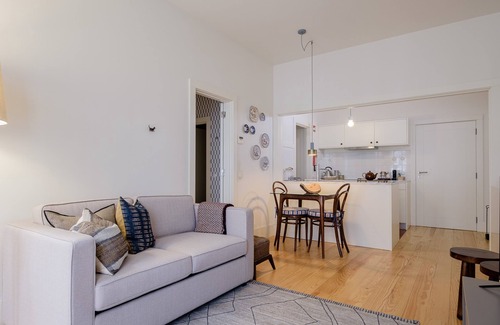 Centro / Baixa Apartment | Boutique Rentals - Flores Plaza Apt in Ribeira