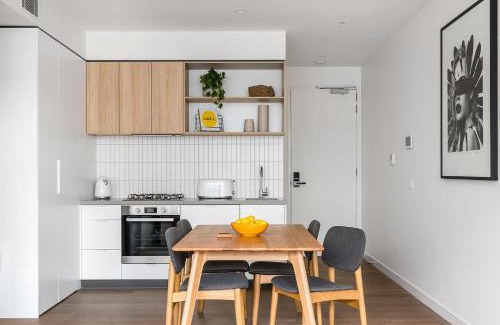 Glen Iris Apartment | Boutique Stays - Axel Apartments 201 The Clarke