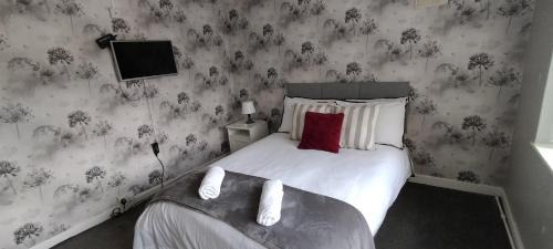 Birmingham Apartment | Brackenfield House in Great Barr, Birmingham near Alexander Stadium and near the M6, with free WiFi and free parking and easy access to Walsall, West Bromwich, Aston Villa Football Ground, Star City and Birmingham City Centre