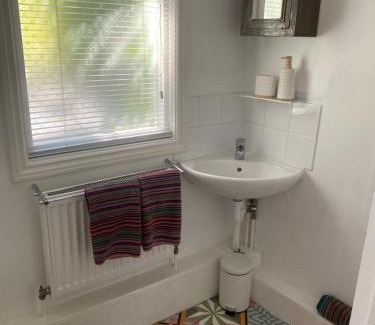 Folkestone House | Bradstone Garden Retreat With Own Entrance