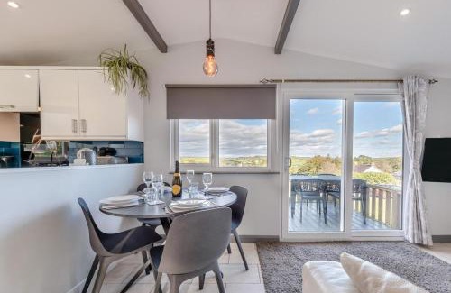 Llanybri House | Braeburn Lodge