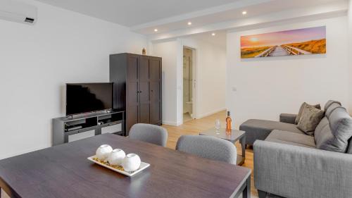 Olhao Apartment | Brand New 2 BDR Flat W/Rooftop Pool by LovelyStay