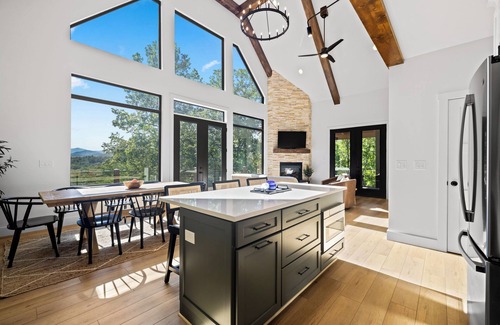 Townsend House | BRAND NEW 4BR 4 BATH & BUNK ROOM MODERN MOUNTAIN LODGE WITH BEAUTIFUL VIEWS