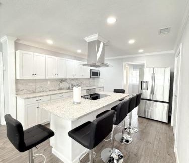 Fort Walton Beach Villa | Brand New 5-Bedroom Beach Villa -1 Minute to Beach