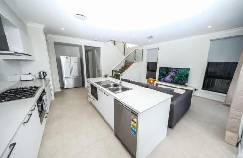 Schofields House | Brand new 5 bedroom house close to Rouse hill