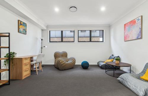 Victoria Point House | Brand New 6BR Holiday Home Beach and Shop Workspace