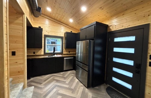 Lakeview  Jefferson County House | Brand new bedroom for rent in quiet country setting