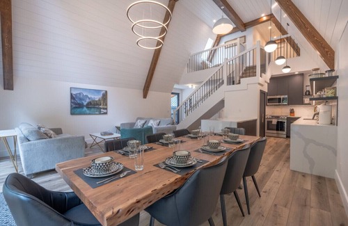 East Kootenay House | Brand New A Frame | Hot Tub | Cinema & Games Room