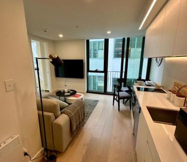 Te Aro Apartment | Brand New CBD High Rise 1 Bed With Ocean View on the Doorstep of Courtenay Place