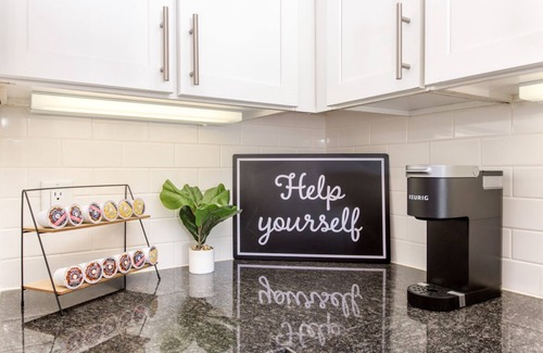 Summerville Apartment | Brand New Charming 1BD/1BA Free WIFi/Parking