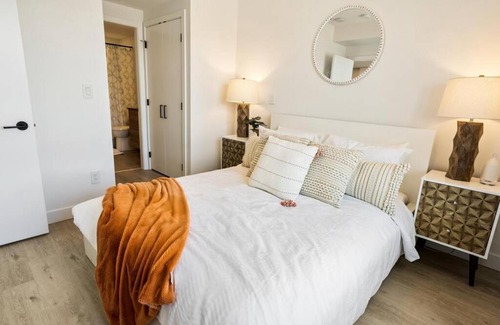 Downtown Kelowna Apartment | Brand New Condo with Stunning Lake Views in Tower Downtown 1306