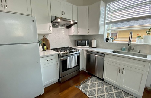 Loma Linda Apartment | Brand New! Guest House - Modern Stylish & Central