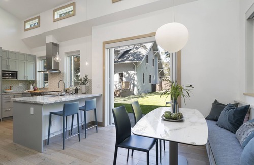 Oak Knoll - Redwood Park Cottage | Brand New Guesthouse in Redwood City near Stanford.