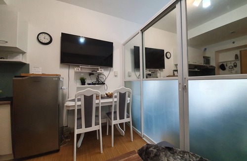 Ususan Condo | Brand new immaculate and fully furnished1 BR + balcony