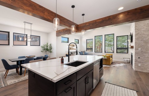 Silvercreek House | Brand New Lux Ski in/out Granby, Hot Tub, A/C!