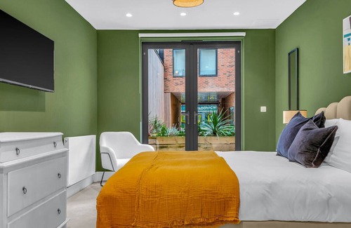 Kilburn Apartment | Brand New Luxury Apartment with Terrace Park Views