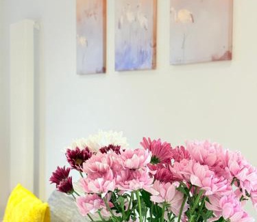 Uxbridge North Apartment | Brand-New Luxury Apartment Terrace - Opposite Piccadilly Line - 1-8 Guests