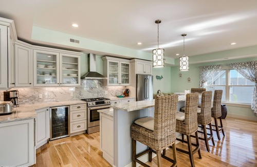 South Haven House | BRAND NEW Luxury Beach Homes by North Beach-BEST LOCATION-Walk to Town-SLEEP 32