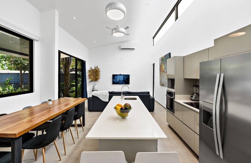 Tamarindo House | Brand New Luxury Private Whole Home minutes to Playa Tamarindo