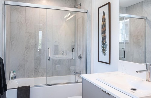 Revelstoke Condo | Brand new Revelstoke luxury 2- bedroom condo with hot tub. 3 minutes from Resort
