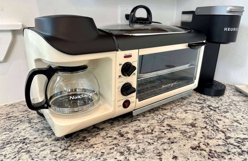 Broken Bow Cabin | Brand New Treehouse - Pool, Pond, Fishing, Pool Table in Resort - Pet Friendly