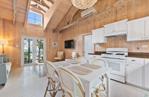 Current Cottage | BRAND NEW & Waterfront 2bedroom 2bath ~ Lanai