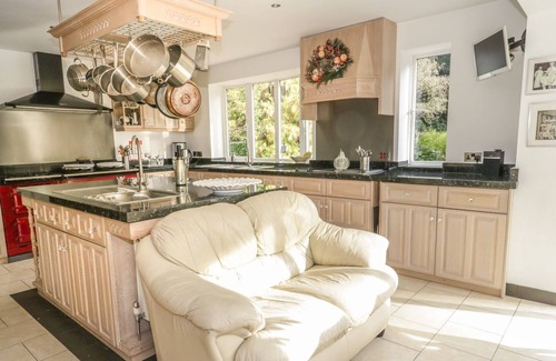 Canford Cliffs Cottage | BRANKSOME WOOD HOUSE, character holiday cottage, with pool in Poole