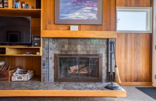 Neskowin House | Breakers Beach House 7 - Meredith Lodging