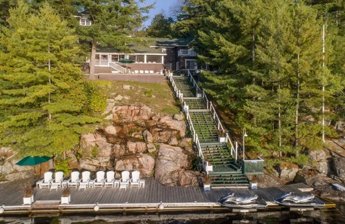 Muskoka Lakes House | Breakwater Exclusive Beaumaris lakehouse on Lake Muskoka