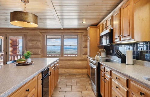 Lovell Apartment | Breathtaking Mountain Getaway - Skiing & Hot Tub