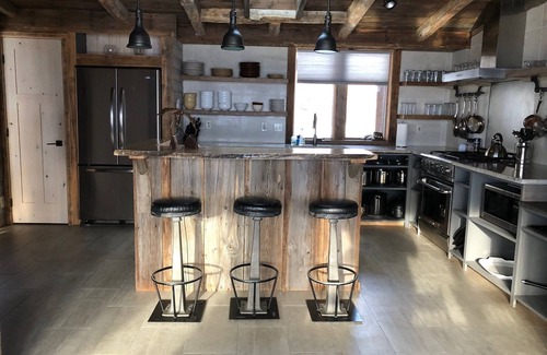 Gardiner House | Breathtaking Views of Yellowstone on the Yellowstone River in a Luxury Lodge!
