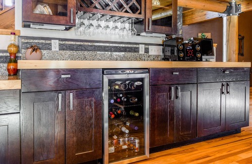 Lead Cabin | Breathtaking Views Overlooking Spearfish Canyon on 4 Acres close to Trails! H