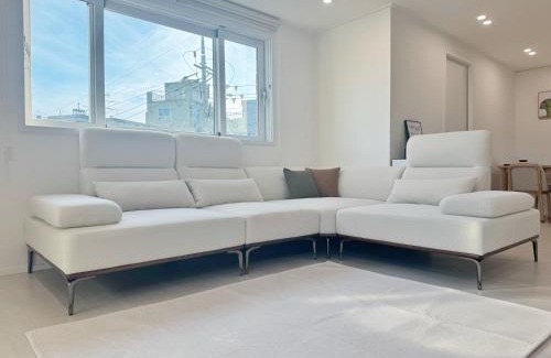 Cheongpa-dong Apartment | Breedzy house