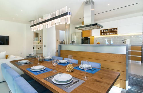 Chania Villa | Breezy 4 bedroom Villa with large garden, very close to Chania!