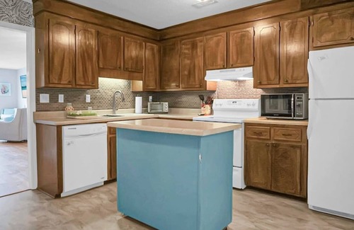 North Charleston House | Briarstone Bungalow by Sweet Escape Stays