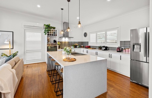 Bonnie Doon House | Bridge Water Views - Waterfront