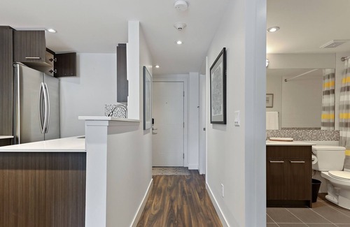 Sunnyside Condo | Bridgeview #1 - 1BR condo with free parking